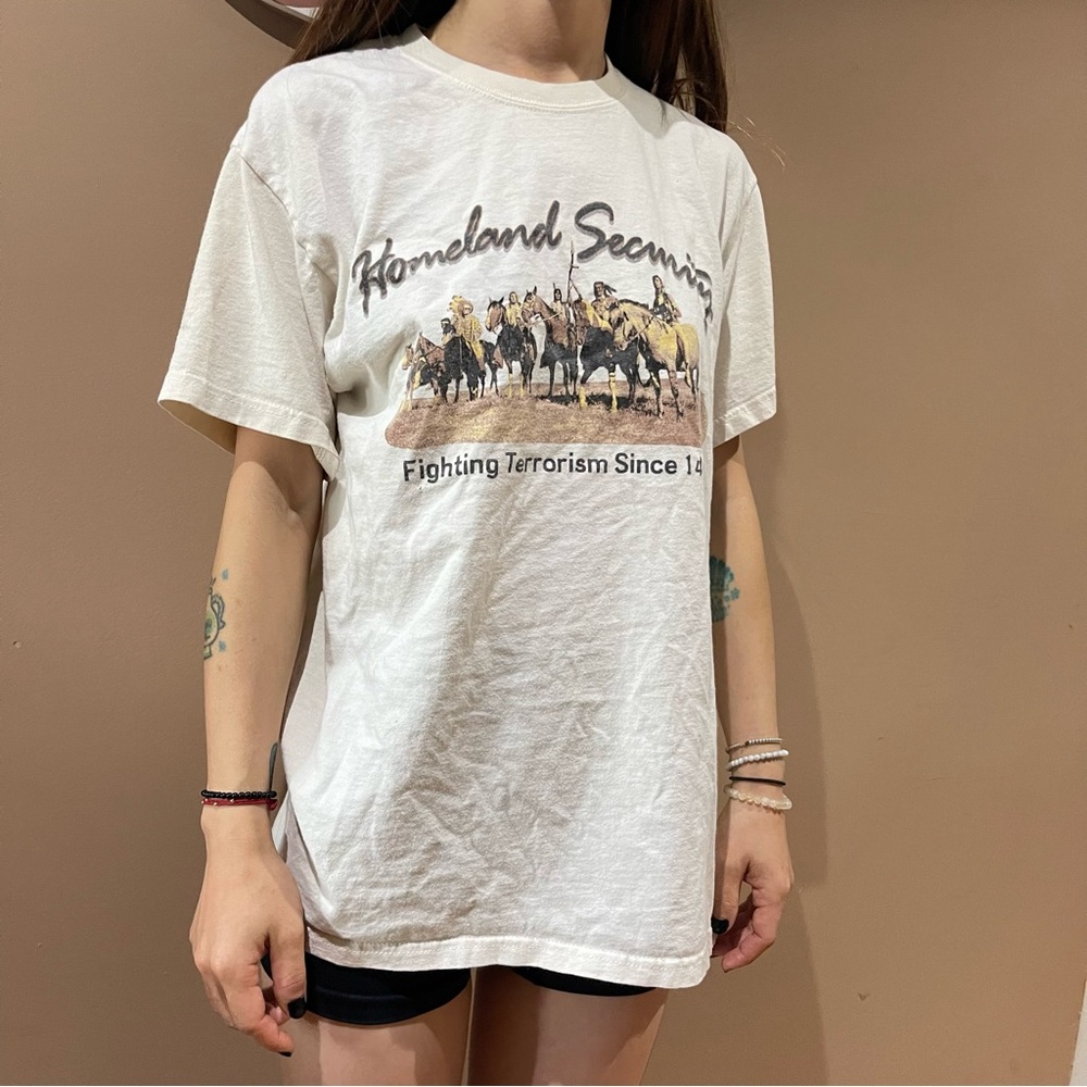 Gildan Cream Graphic Tee - Short Sleeve - Picture 2 of 6